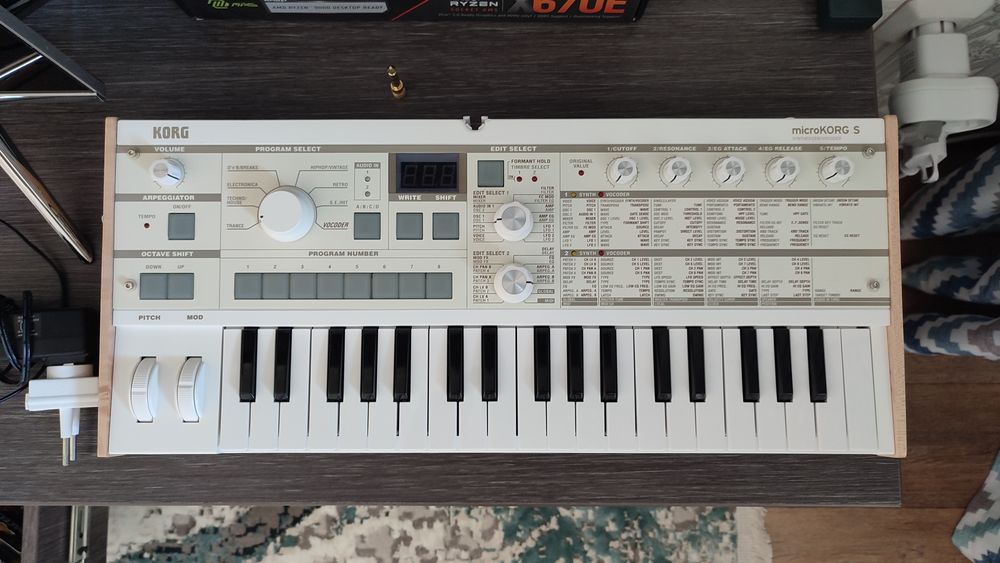Korg microkorg  MK 1S синтезатор