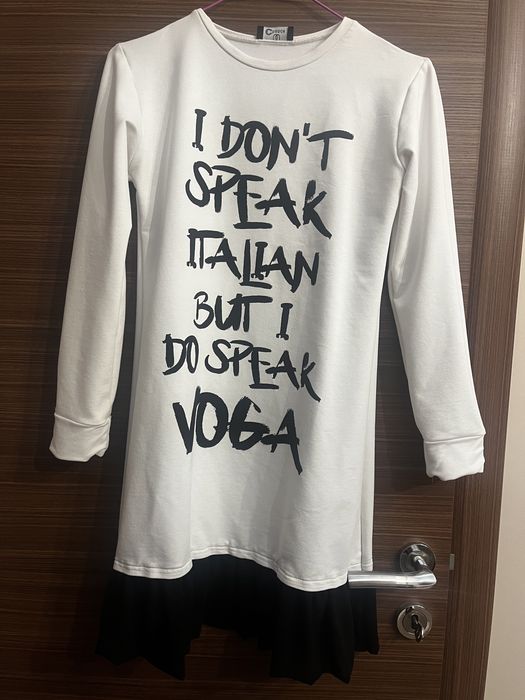 Бяла рокля с тюл