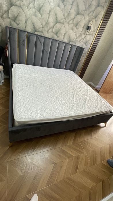 Продается  спальная кровать 210*210