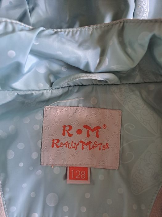 Продам куртки для девочки