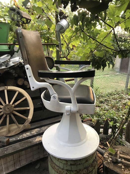 Стар бръснарски стол