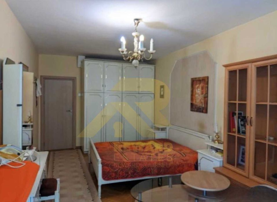 Продава се Тристаен апартамент в София, Център - 132 кв.м за 1887 €/кв.м - Снимка #8