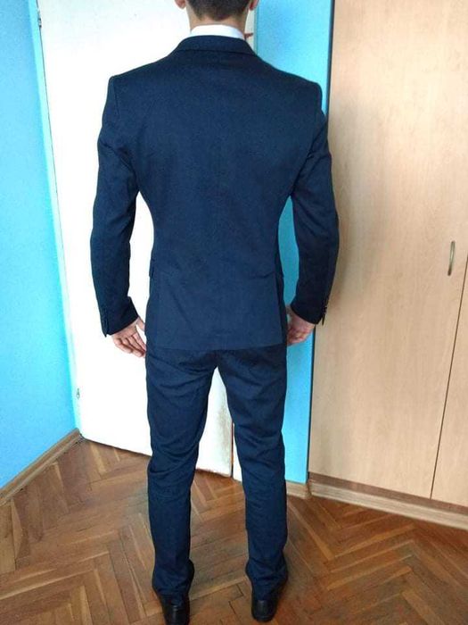 Официален костюм