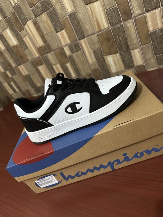 Adidasi champion noi