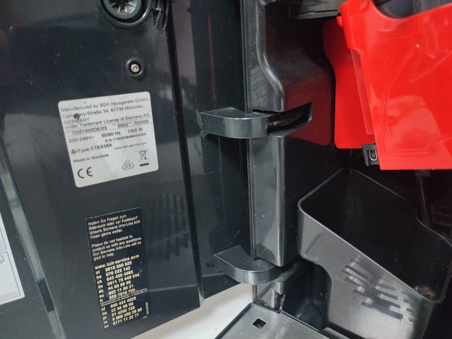 Espresor Siemens EQ 300 cu rasnita ceramica