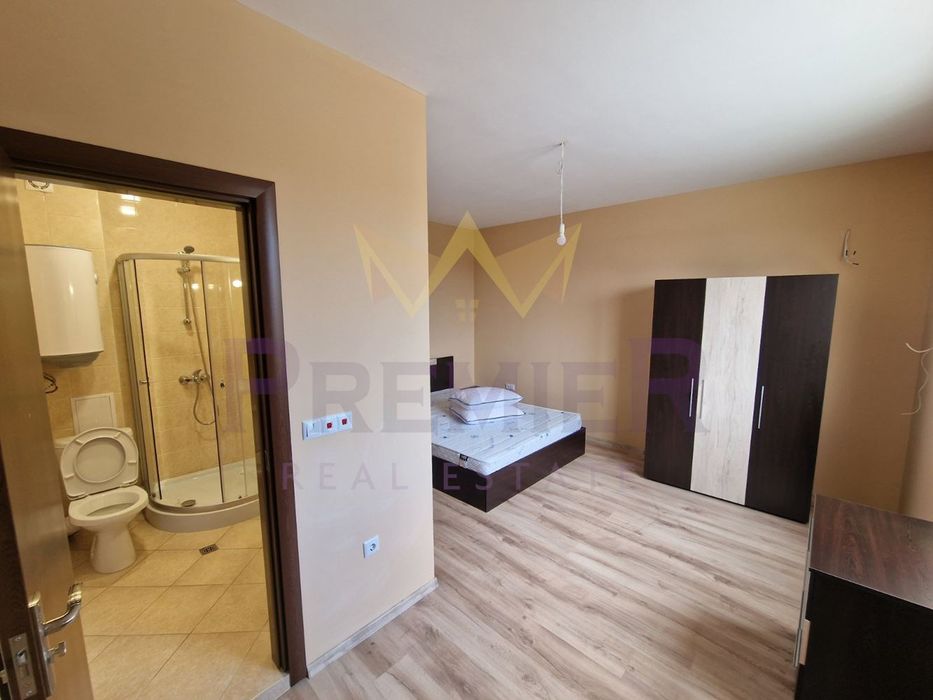 Дава се под наем Двустаен апартамент в Варна, Възраждане 3 - 70 кв.м за 438.6 € - Снимка #2