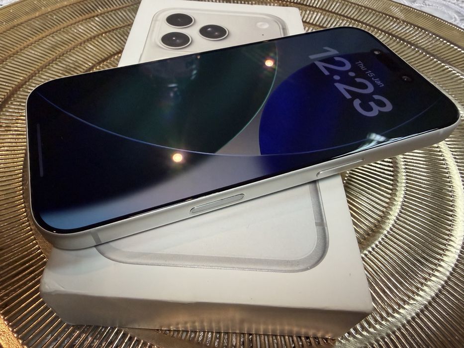 iPhone 17 Pro Silver 512GB - перфектен