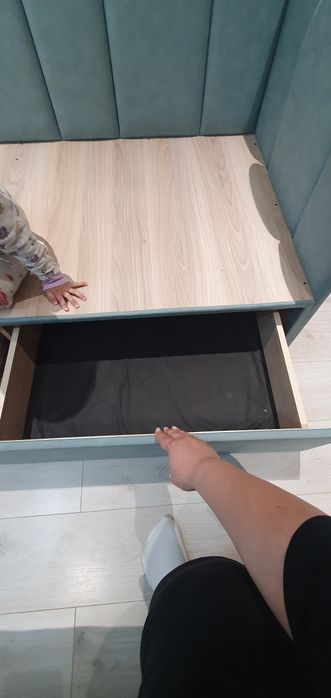 Диван болалар учун сотилади