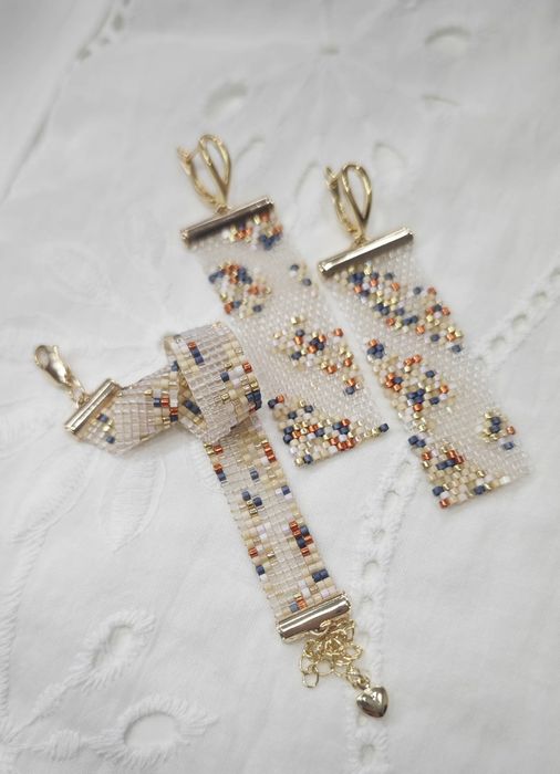 серьги и браслет из бисера