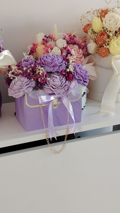 Vând aranjament floral lumânări ceară soia