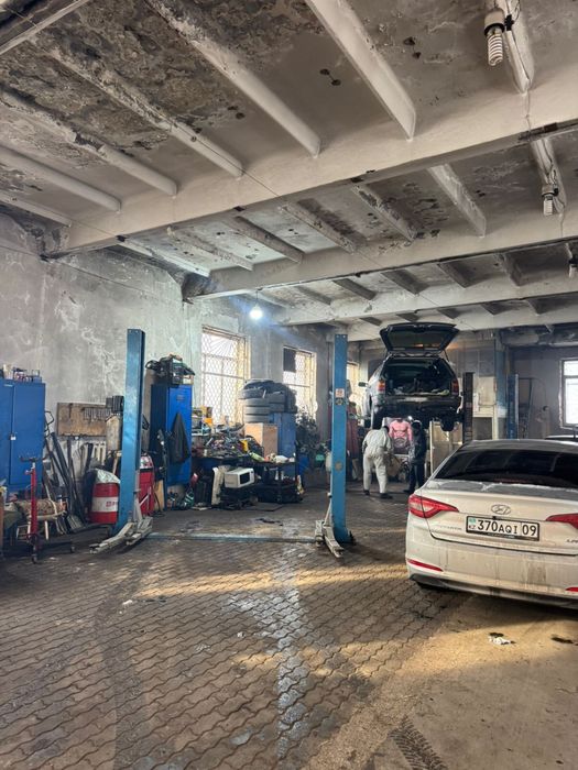 Сдаю подъемник в автосервисе