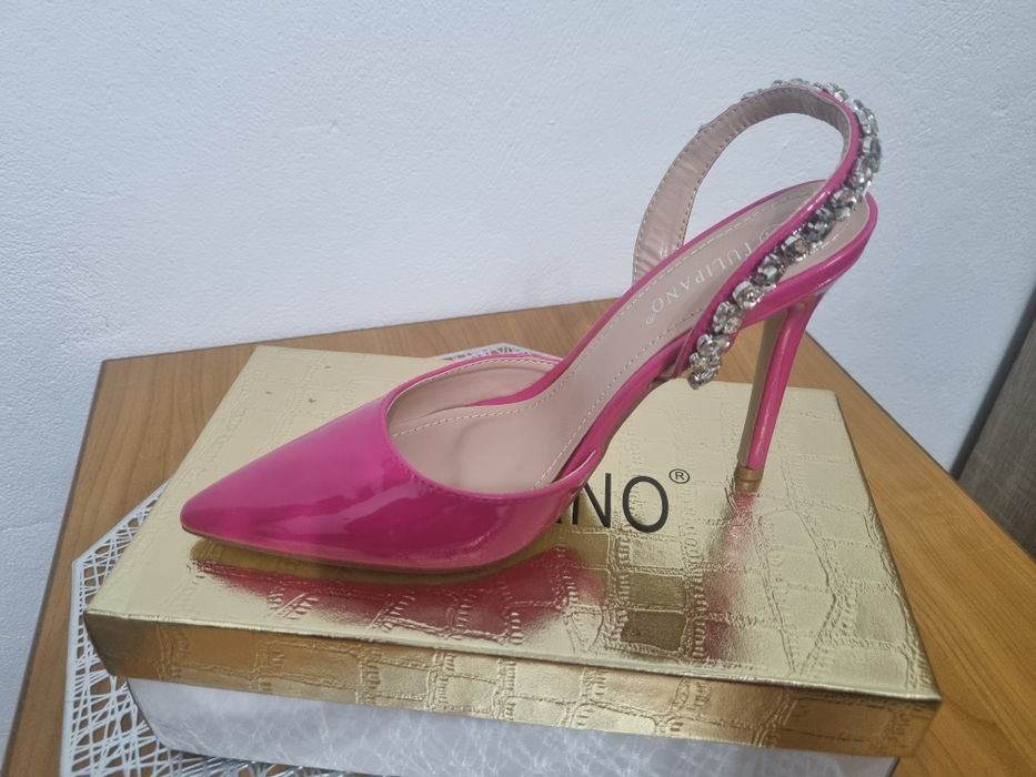 Vand pantofi stileto