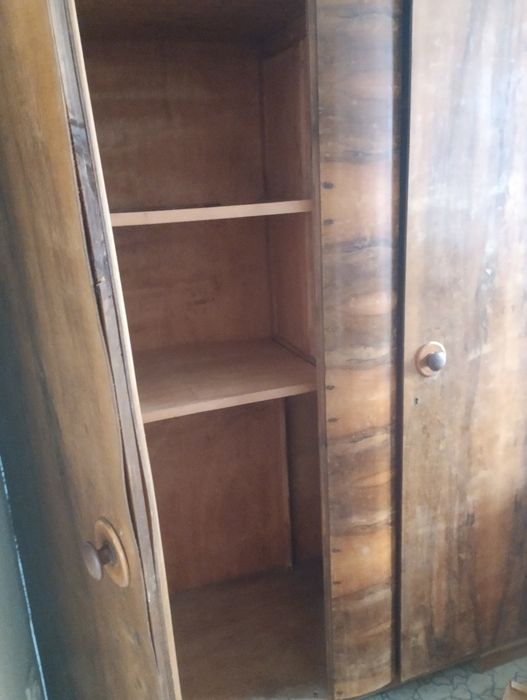 Ретро гардероб от орех