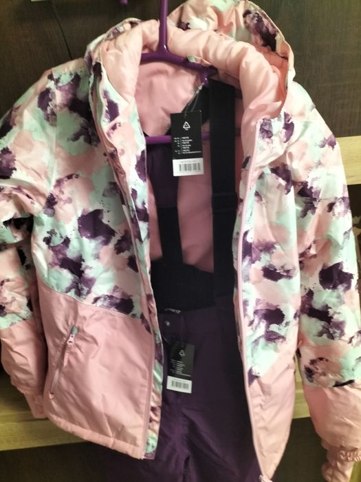 Geacă și pantaloni de ski pentru fetițe vârsta 8-10 ani.