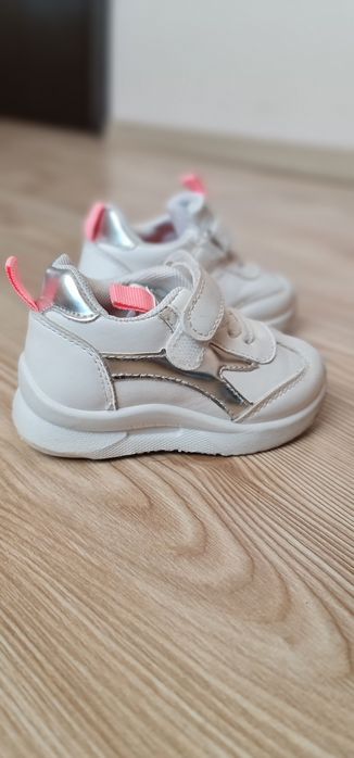 Бебешки обувки, ботушки и маратонки