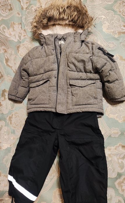 Продам детский комбинезон с курткой