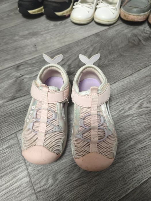 Продам обувь для девочки