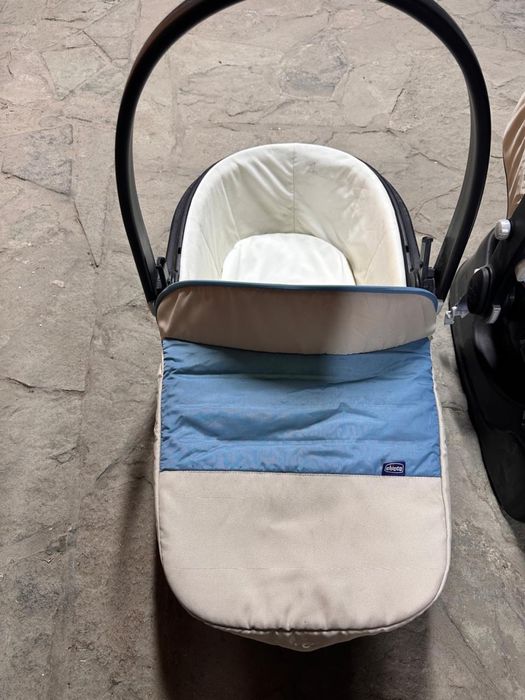 Продам коляску Chicco