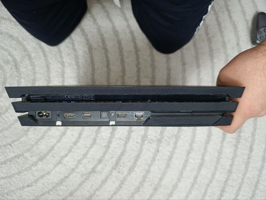 PS4 Pro 1TB (Последняя тихая ревизия) + 3 Геймпада