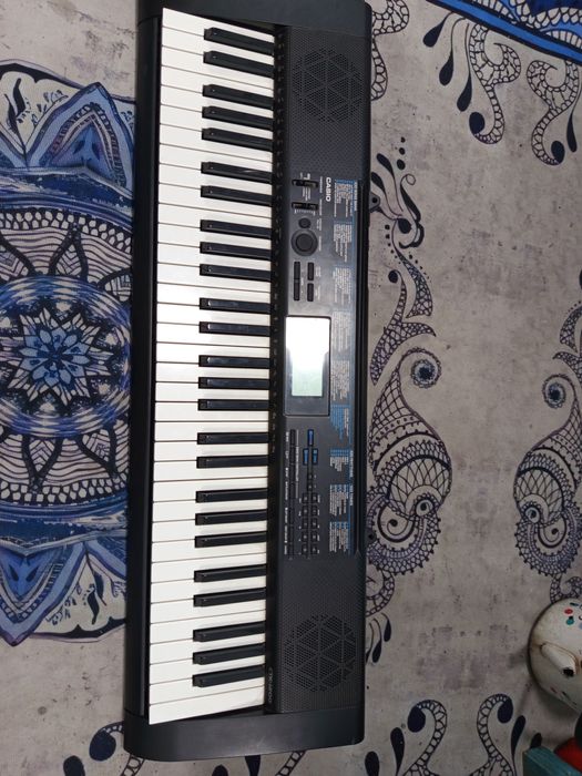 продам синтезатор casio-1200