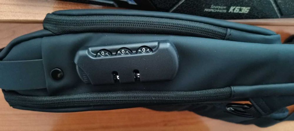 Geanta , rucsac  impermeabil, antifurt, cu port de incarcare USB