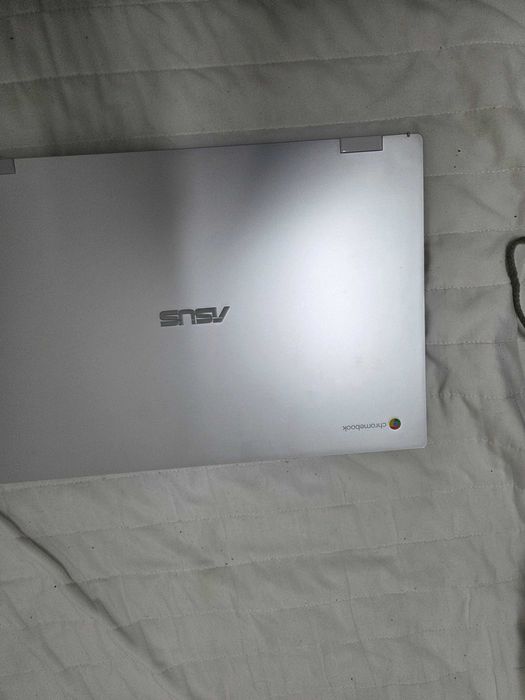 ASUS Chromebook 17.3" – като нов – продава се днес!
