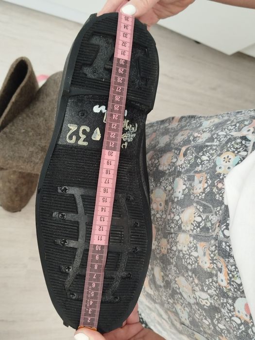 Продам валенки шерсть новые.