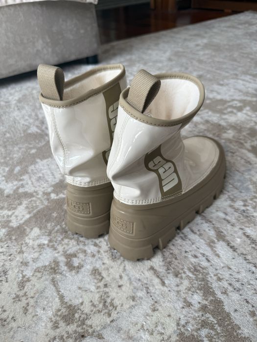 Женская обувь UGG