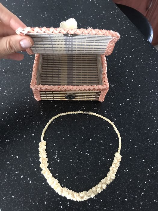 Кутия за бижута с колие