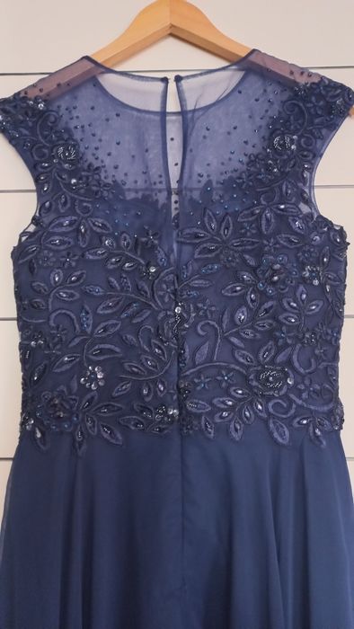 Официална рокля.