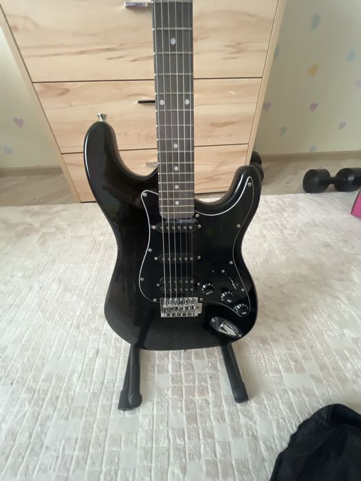 Продается электро гитара Levinson