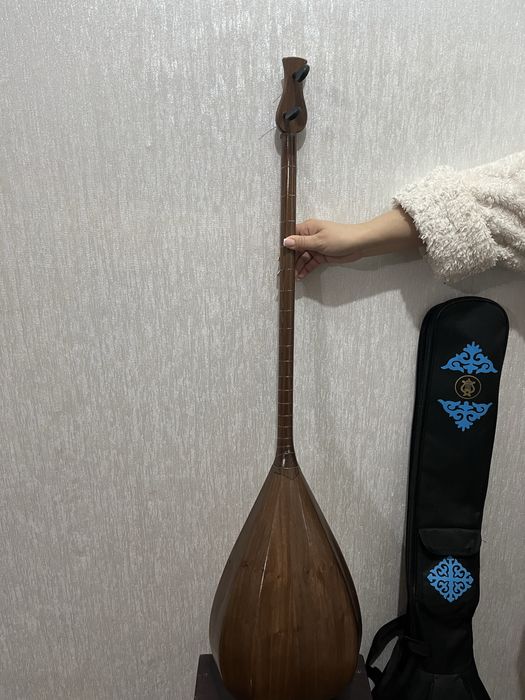 Домбыра-народный инструмент