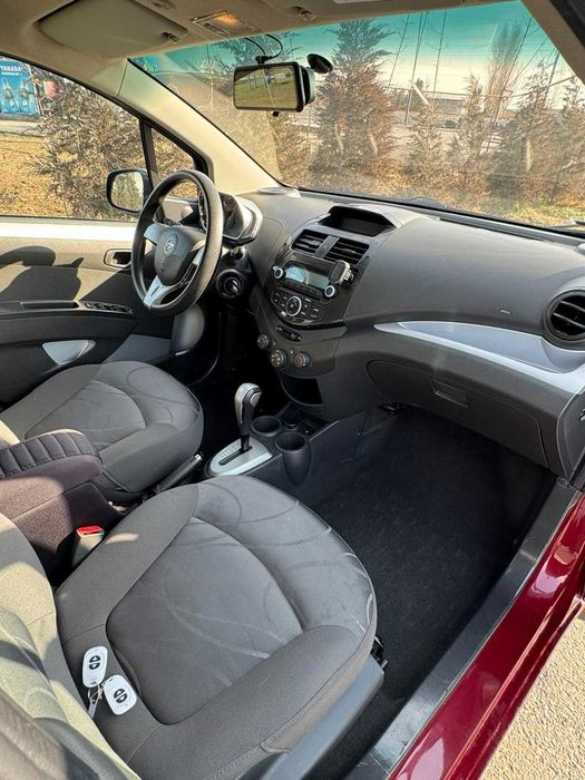 Продаётся Chevrolet Spark 2018 Вешневый цвет