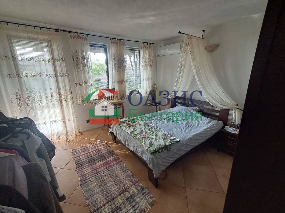 Двуетажна къща в с. Бата, България, 134 кв. м, 560 кв. м двор,