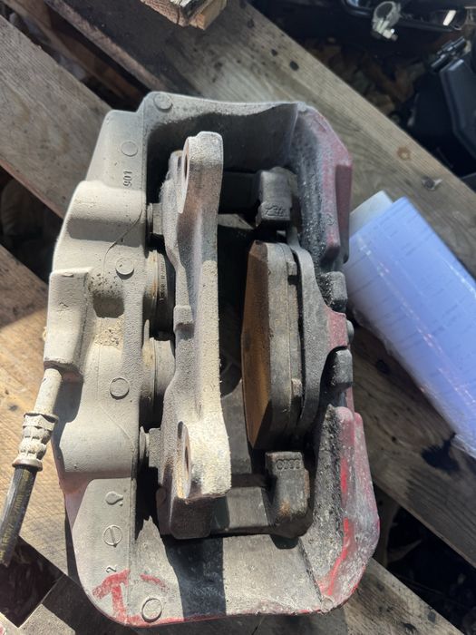 предните спирачни дискове с апарати на Audi A6 C7 3.0 BiTDI