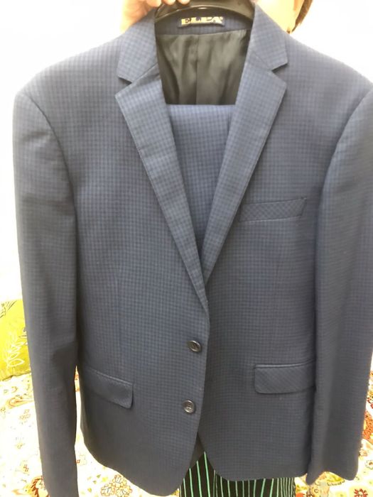 Продам костюм 46