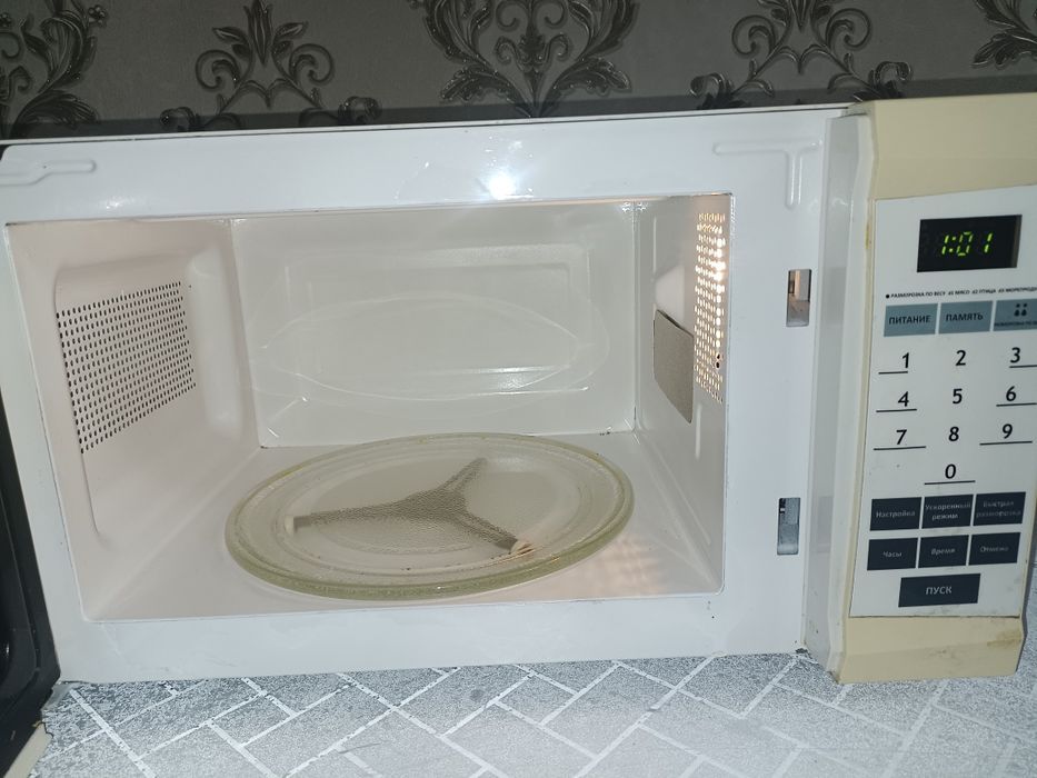 Продам микроволновку AVA  18000