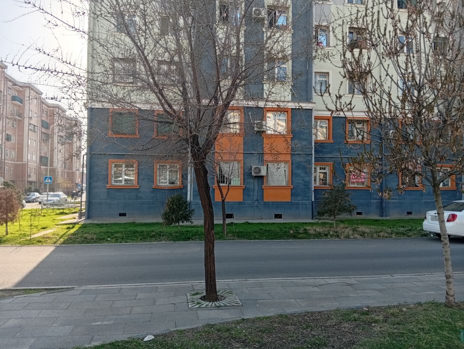 Ikta uy sotiladi tashqariga 5ta derazadi padez tarafga ikta deraza bor