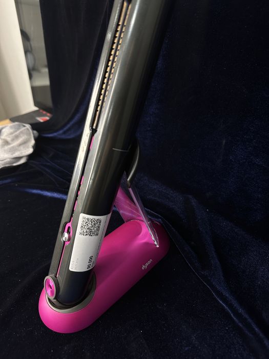 Dyson стайлер.