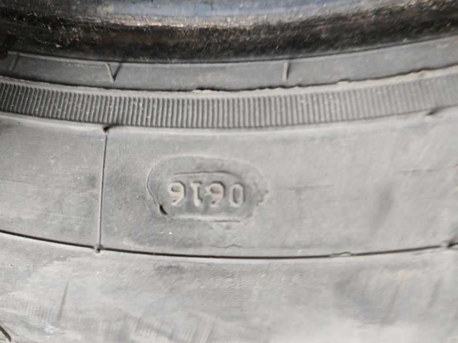 205/60R16; 235/50R18; 245/50R18; 235/50R19