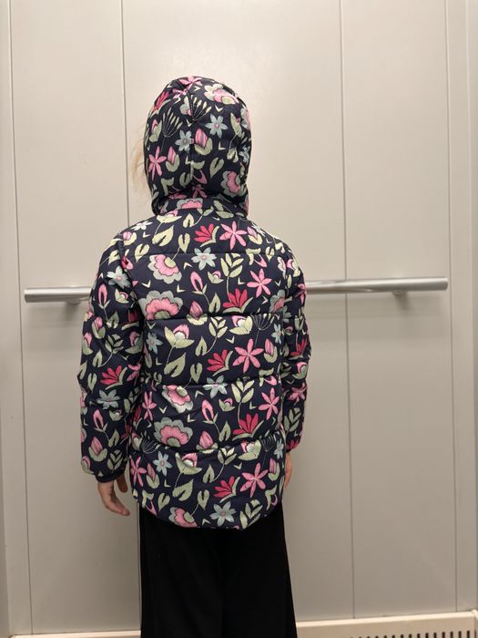 Продам куртку на рост 116-122