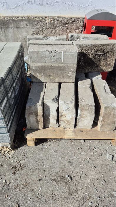 Подарявам бетонови бордюри