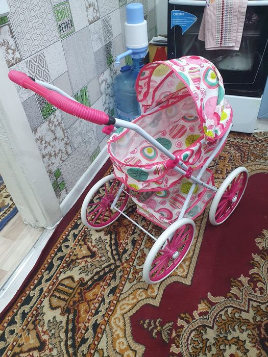 Игрушечная детская коляска