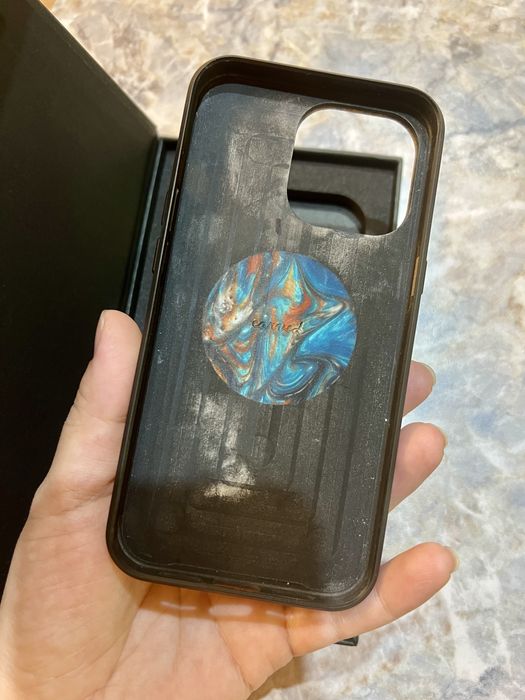 Carved Калъф за iPhone 16 Pro от дърво и смола