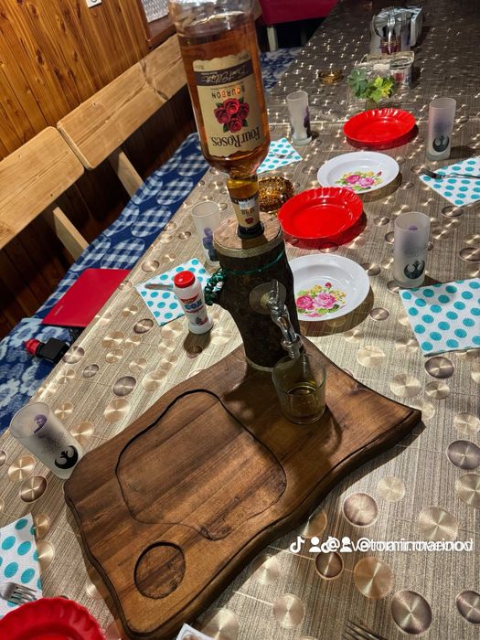 Пепелник от орех и диспенсъри за алкохол