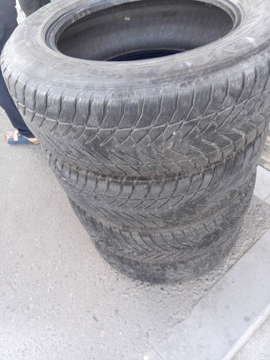 Авто шина в хорошем состоянии