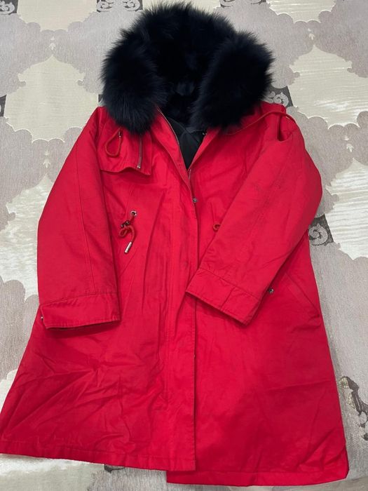 продается парка теплая и пальто теплое. состояние отличное.