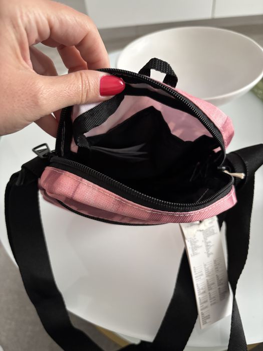 Vând gentută sport Adidas 22/16 cm Roz