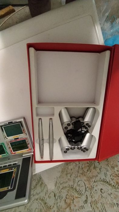 vand joc pentru copii cu baterii si doua pixuri.