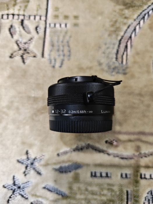 Kit foto-video vlogging Panasonic Lumix G110 + 2 Obiective (12-32mm & 25mm f/1.7) + Grip + Baterii extra